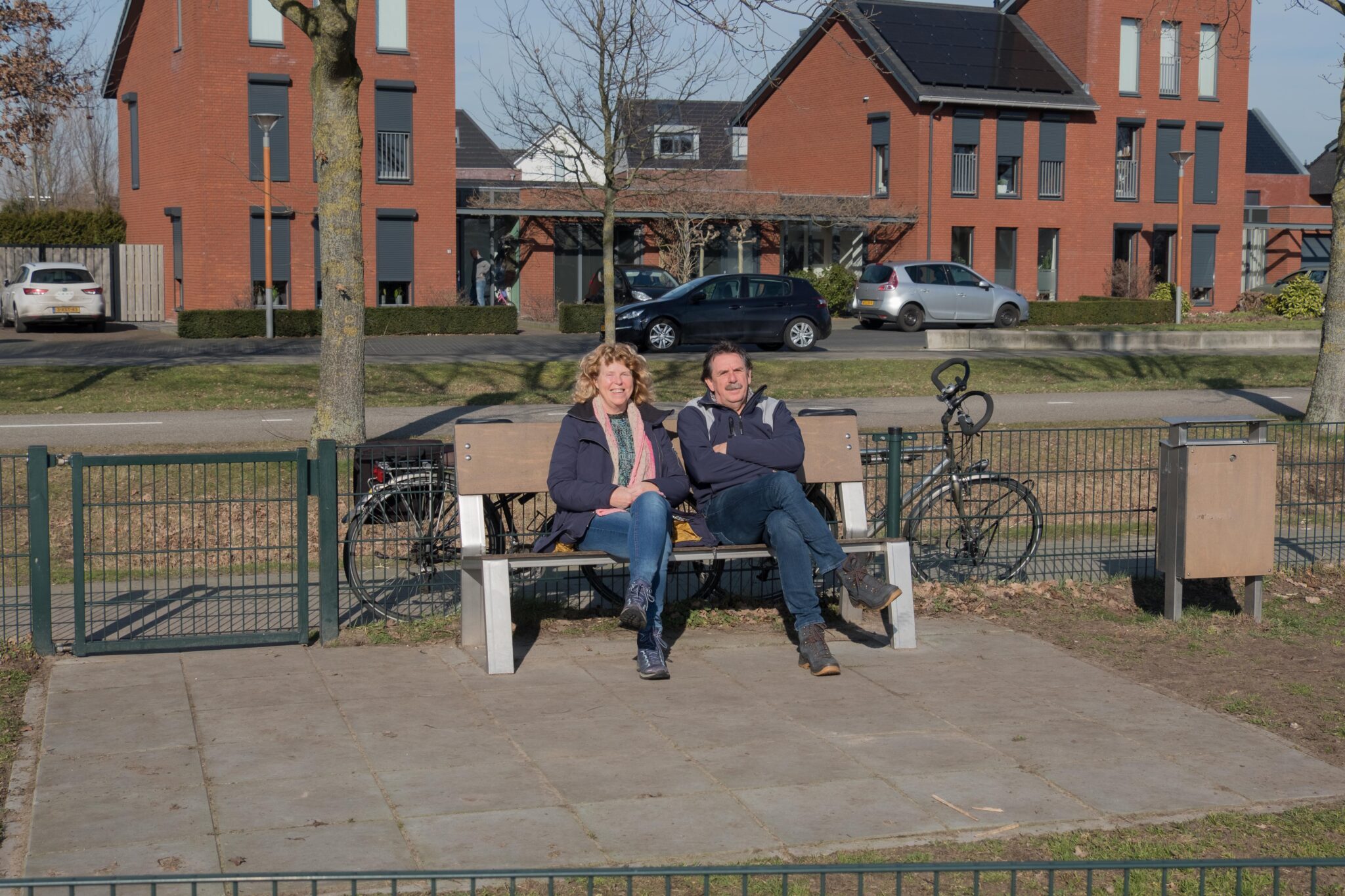 Heerlijk in de zon op een bankje in Berghem