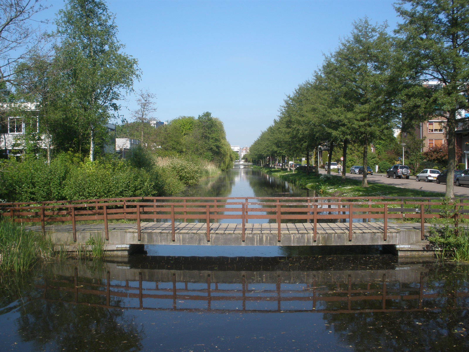 Fietsers en voetgangersbruggetje